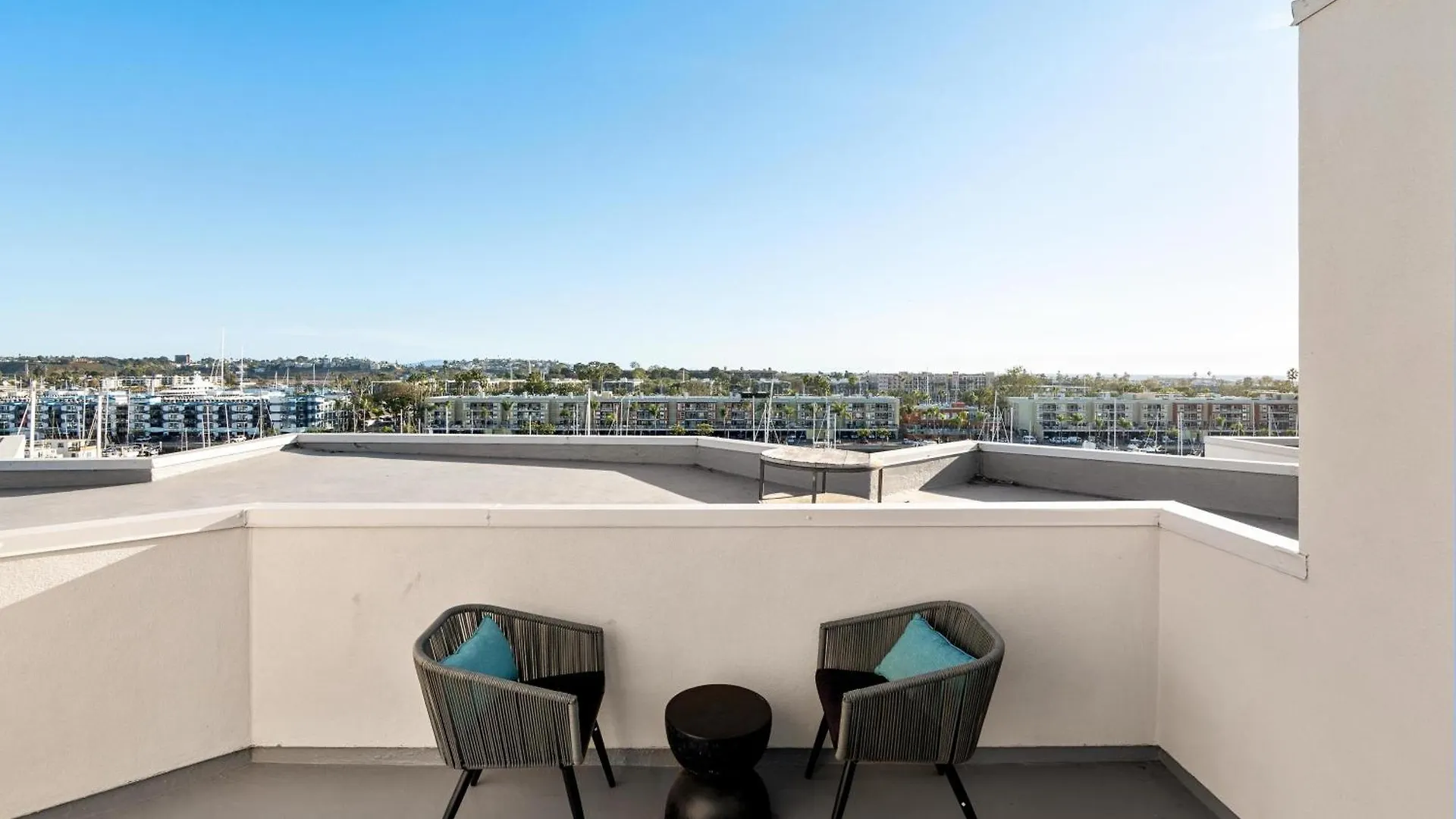 The Crystal 3 Level Penthouse - Marvelous Marina Views 2Br Apartment Los Angeles